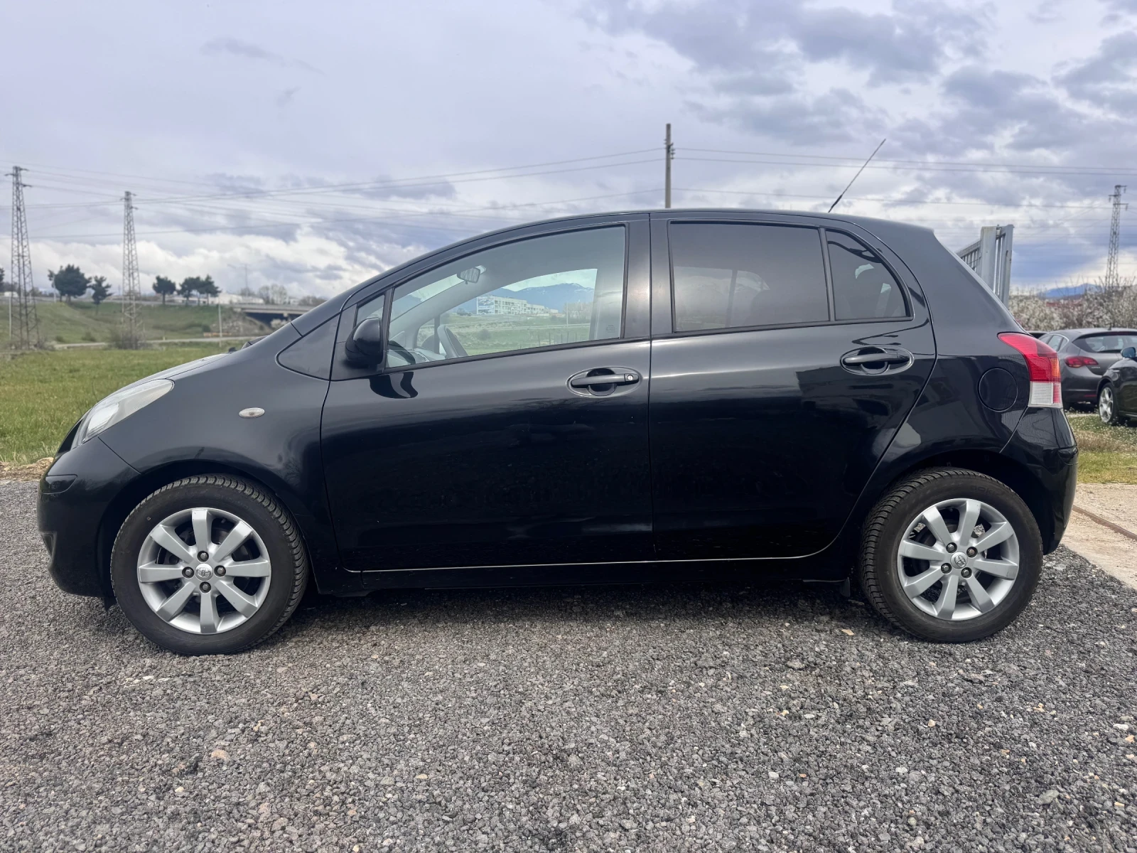 Toyota Yaris 1.33i автоматик/лизинг от 190е, снимка 3 - Автомобили и джипове - 54130569