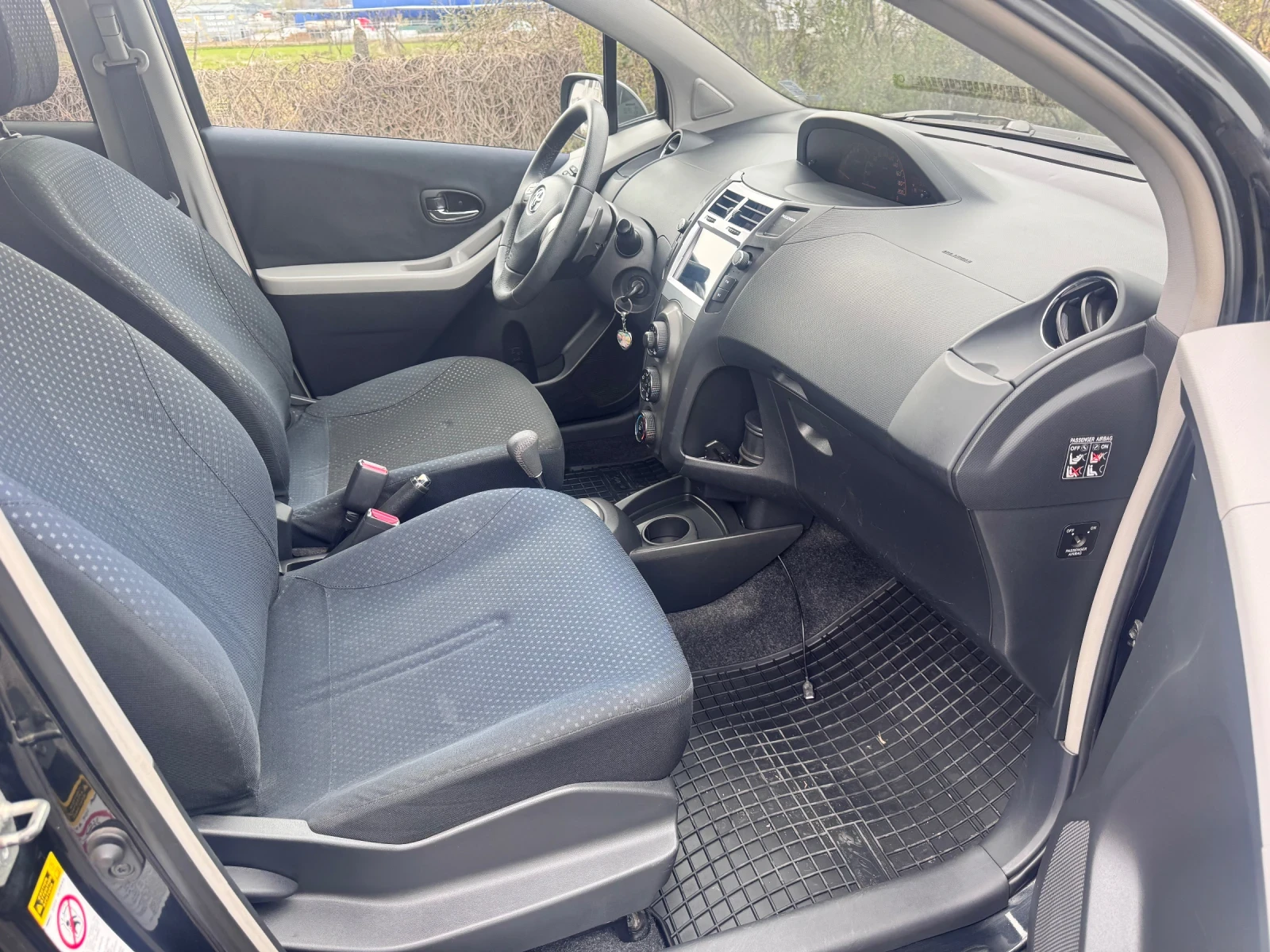 Toyota Yaris 1.33i автоматик/лизинг от 190е, снимка 13 - Автомобили и джипове - 54130569