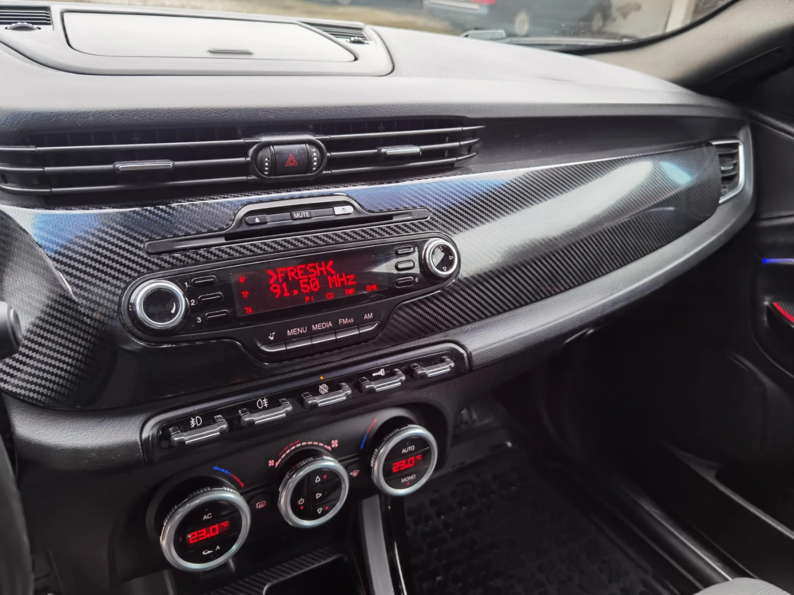 Alfa Romeo Giulietta 1.4TB, снимка 9 - Автомобили и джипове - 54157117