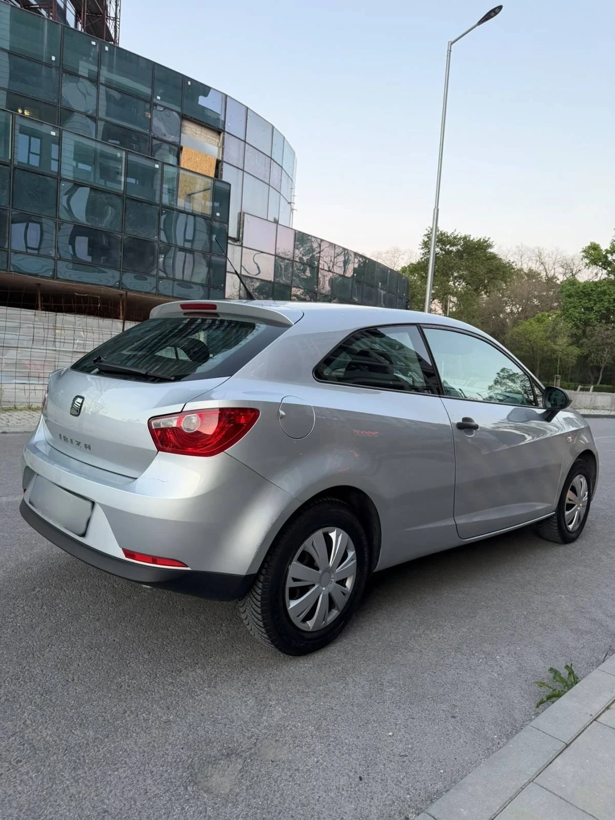 Seat Ibiza 1.2Tdi, снимка 4 - Автомобили и джипове - 54491427