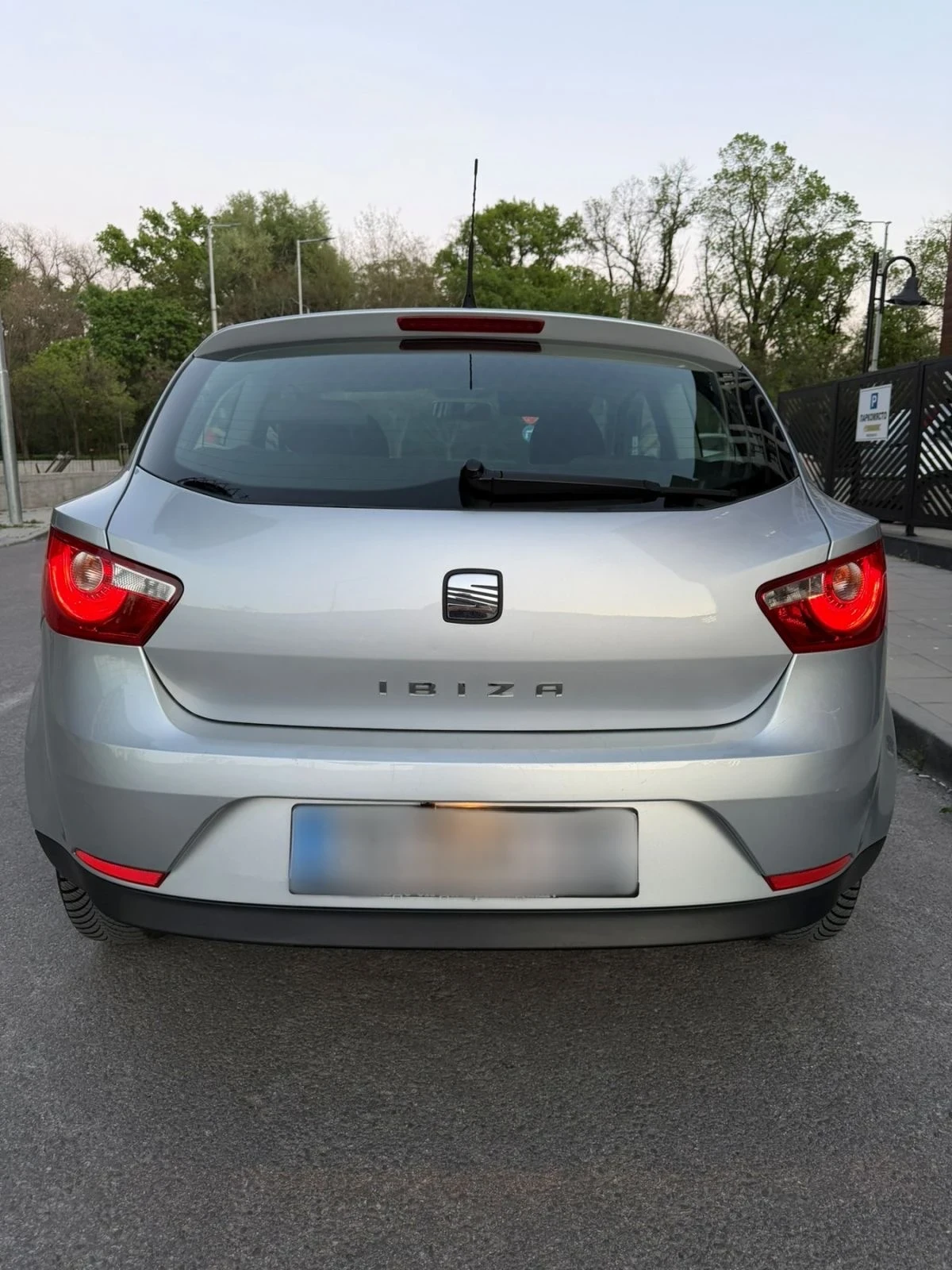 Seat Ibiza 1.2Tdi, снимка 7 - Автомобили и джипове - 54491427