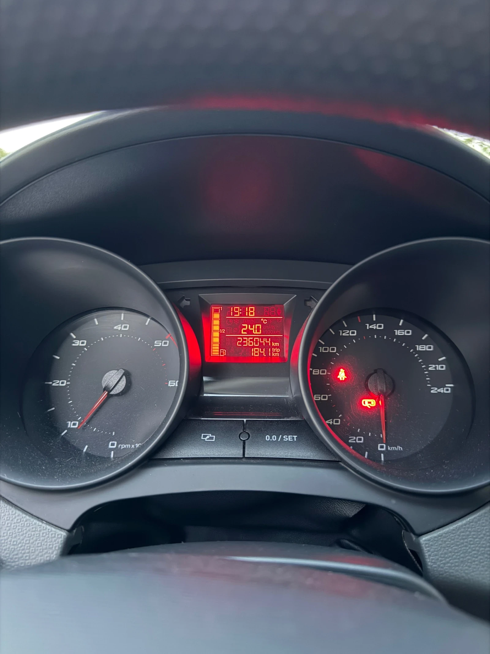 Seat Ibiza 1.2Tdi, снимка 10 - Автомобили и джипове - 54491427