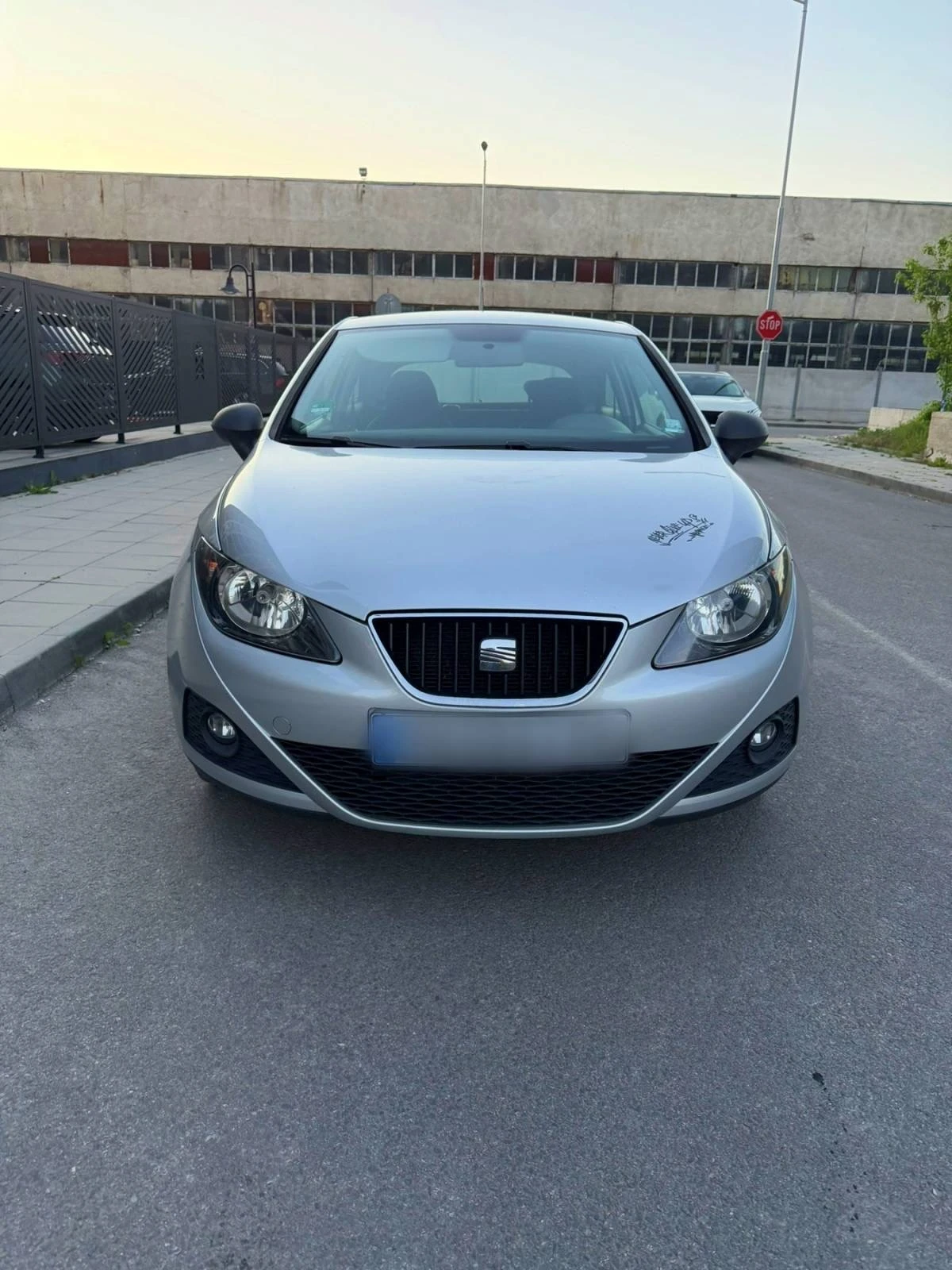 Seat Ibiza 1.2Tdi, снимка 2 - Автомобили и джипове - 54491427