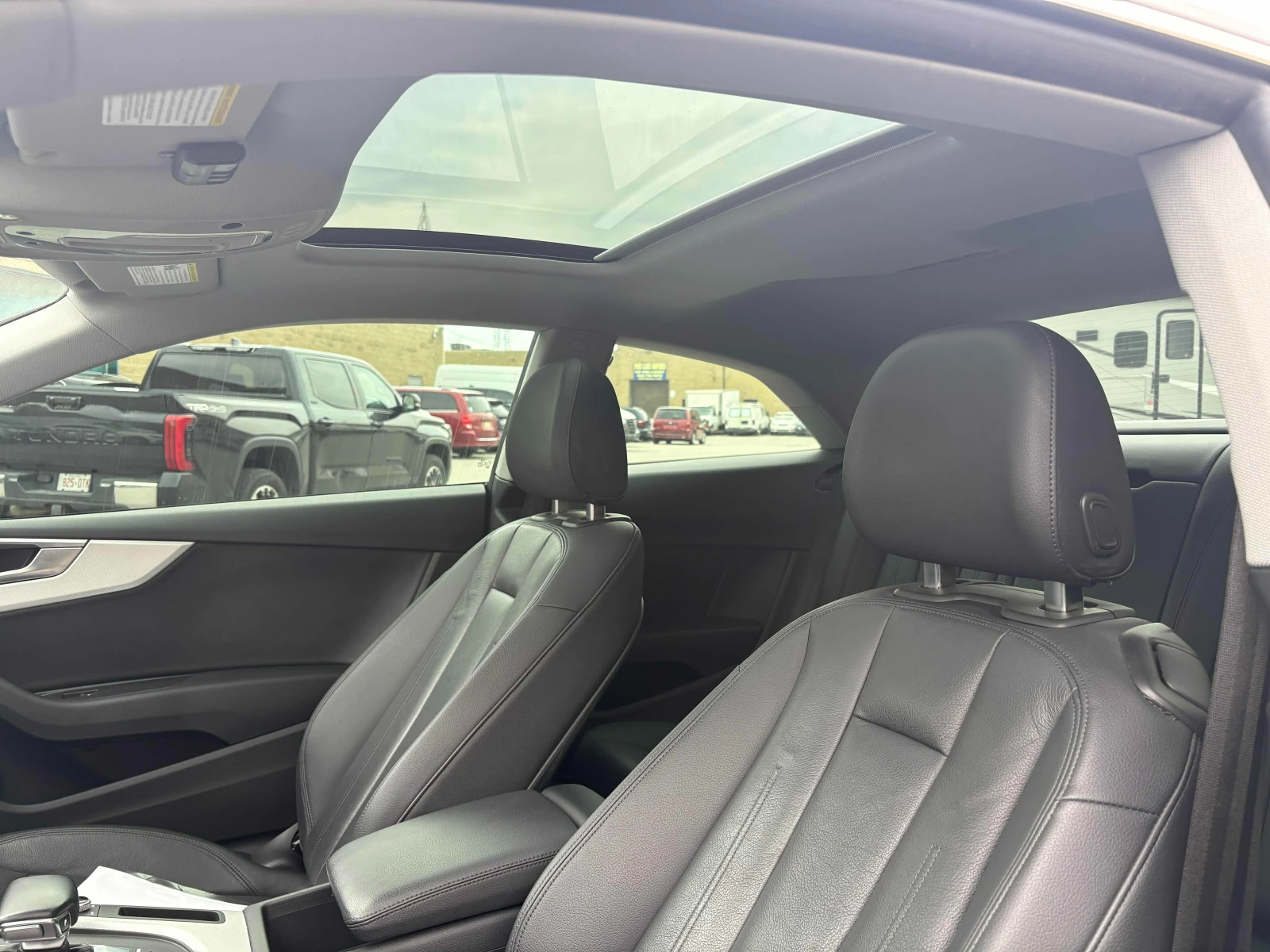 Audi A5 Progressiv * Keyless * CARFAX * АВТО КРЕДИТ * , снимка 13 - Автомобили и джипове - 54715331