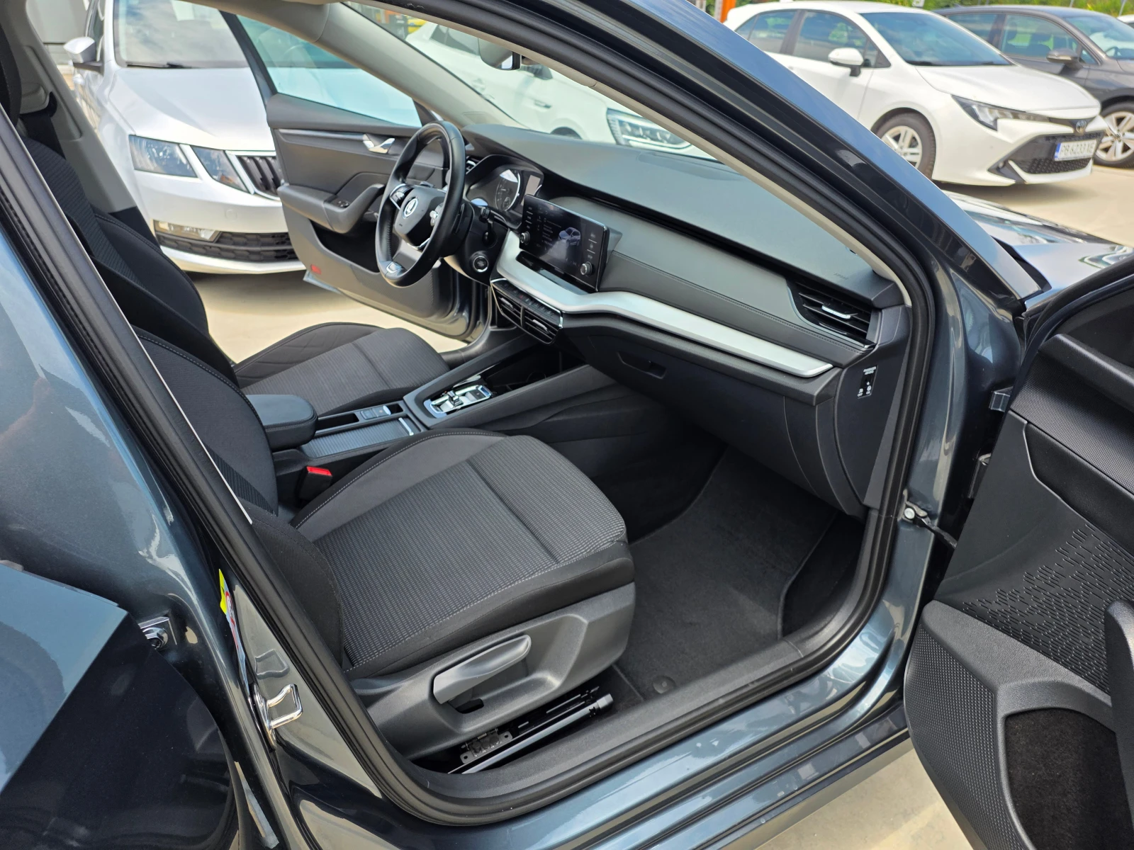 Skoda Octavia 2.0 ТDI-A/T, снимка 9 - Автомобили и джипове - 55133257