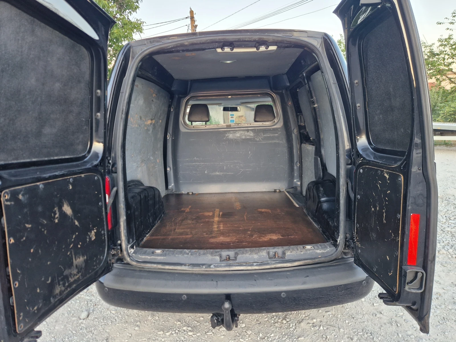 VW Caddy 1.6 TDI, снимка 13 - Автомобили и джипове - 55417157