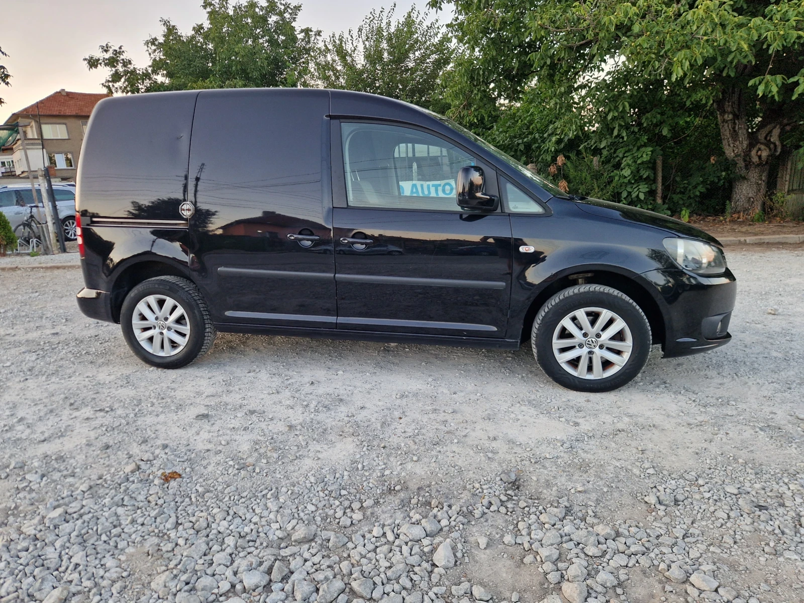 VW Caddy 1.6 TDI, снимка 5 - Автомобили и джипове - 55417157