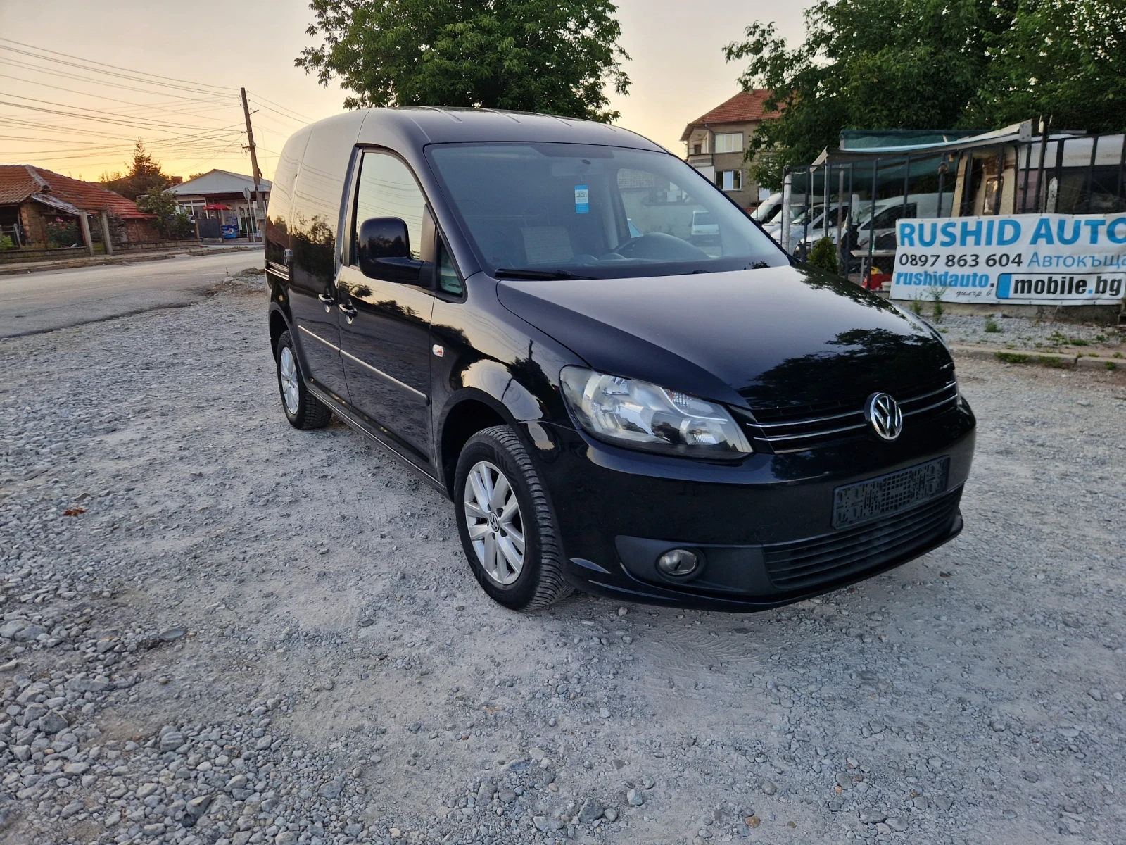 VW Caddy 1.6 TDI, снимка 3 - Автомобили и джипове - 55417157