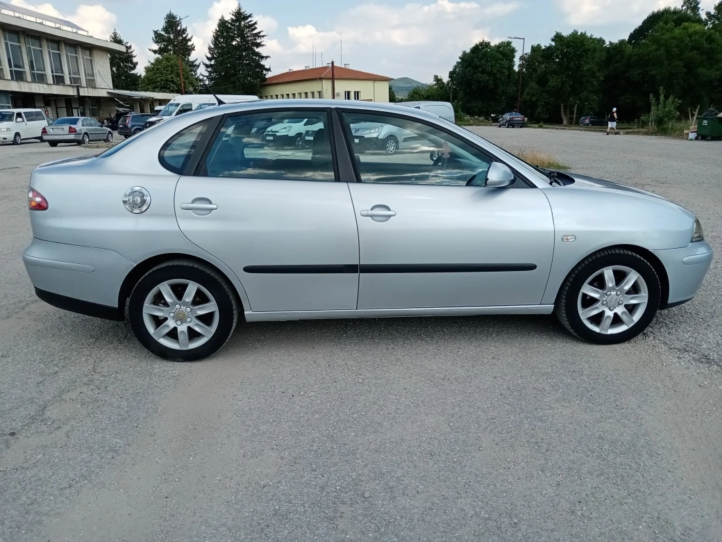 Seat Cordoba 1.6i KLIMA, снимка 7 - Автомобили и джипове - 55577352
