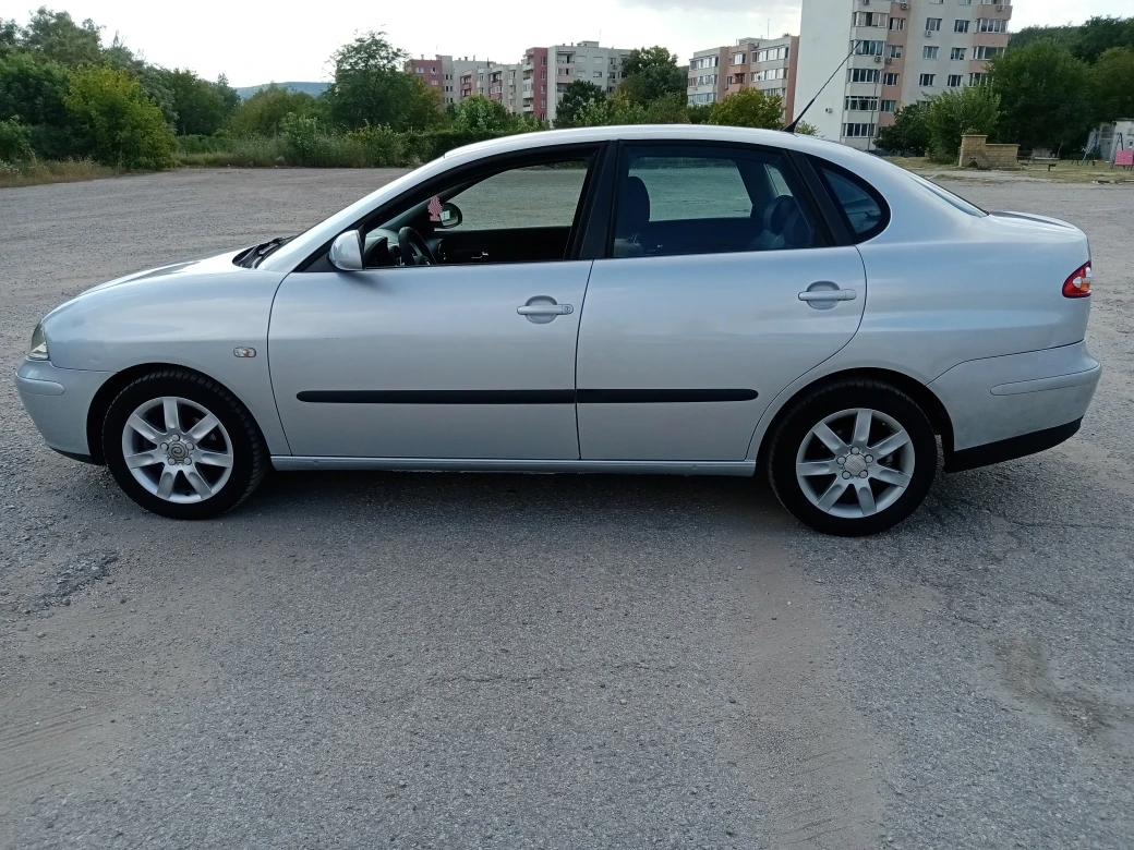 Seat Cordoba 1.6i KLIMA, снимка 5 - Автомобили и джипове - 55577352