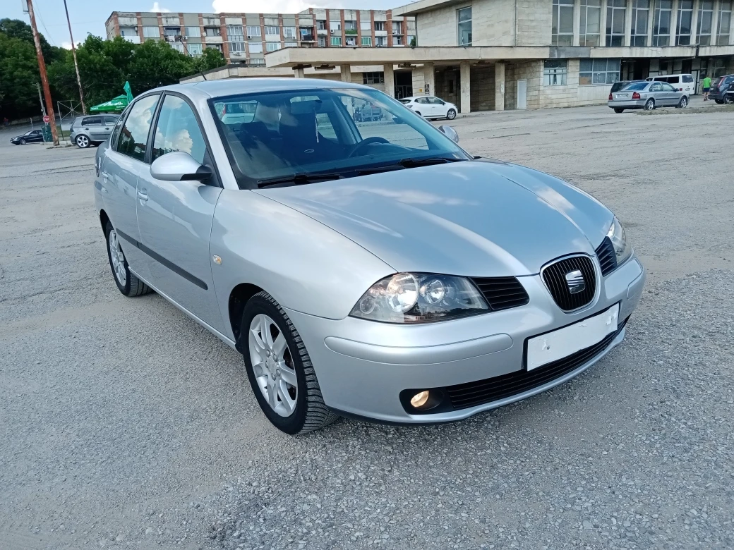 Seat Cordoba 1.6i KLIMA, снимка 2 - Автомобили и джипове - 55577352