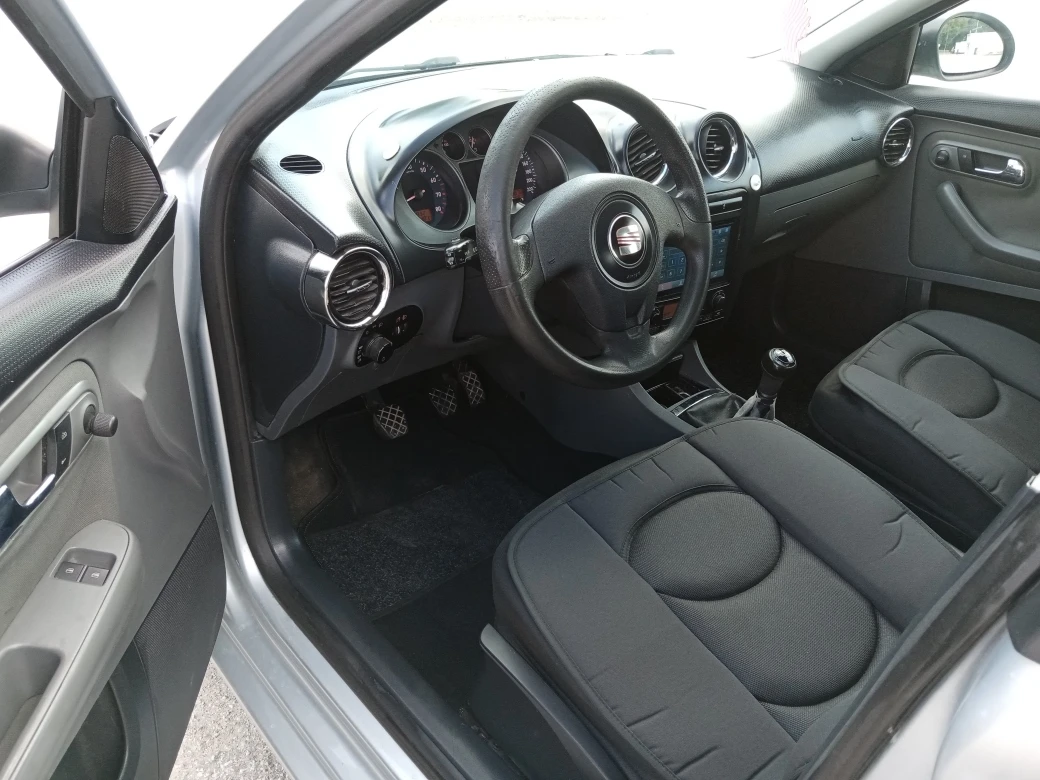 Seat Cordoba 1.6i KLIMA, снимка 9 - Автомобили и джипове - 55577352