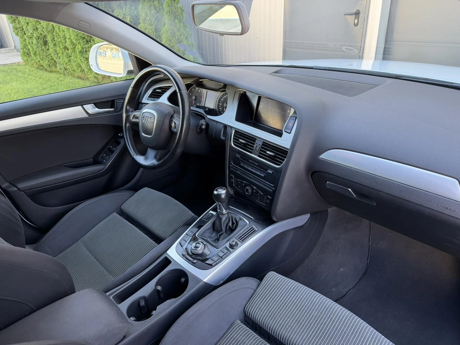 Audi A4 1.8 TFSI, снимка 10 - Автомобили и джипове - 56006697