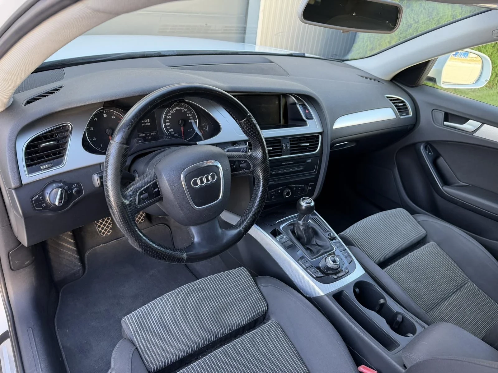 Audi A4 1.8 TFSI, снимка 8 - Автомобили и джипове - 56006697