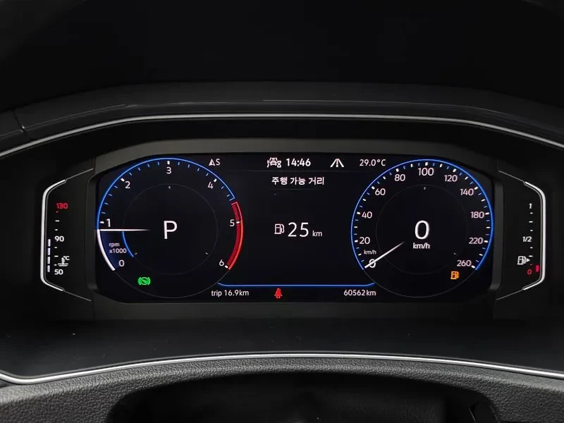 VW T-Roc 2.0 TDI PREMIUM, снимка 8 - Автомобили и джипове - 56324931