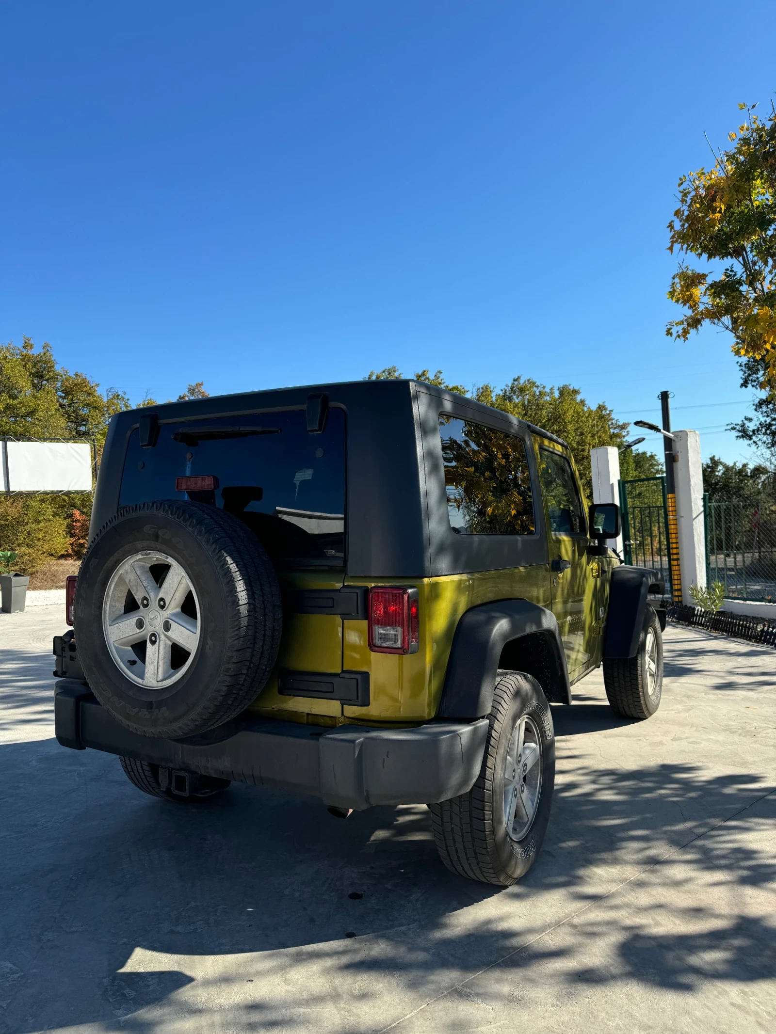 Jeep Wrangler 3.8  - изображение 5