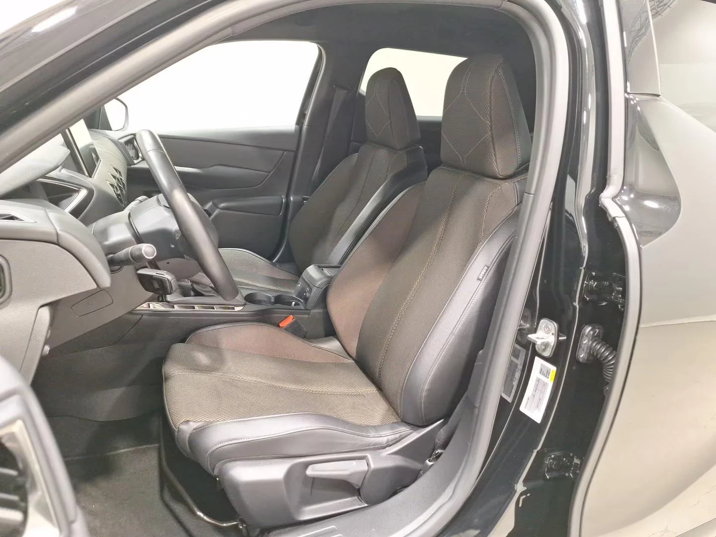 DS DS 3 Crossback BASTILLE/101HP/CAM/NAVI/LED/821g - изображение 9