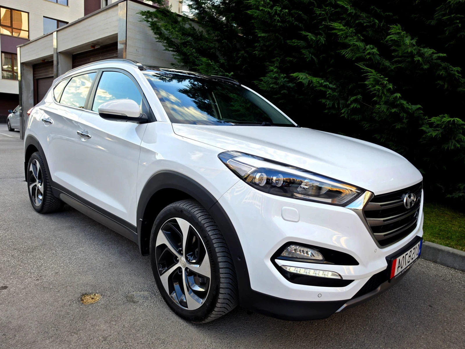 Hyundai Tucson 2.0CRDI* ПАНОРАМА* ПОДГРЕВ* КОЖА* ЕЛ.СЕДАЛКИ* ФУЛ*, снимка 3 - Автомобили и джипове - 54479177