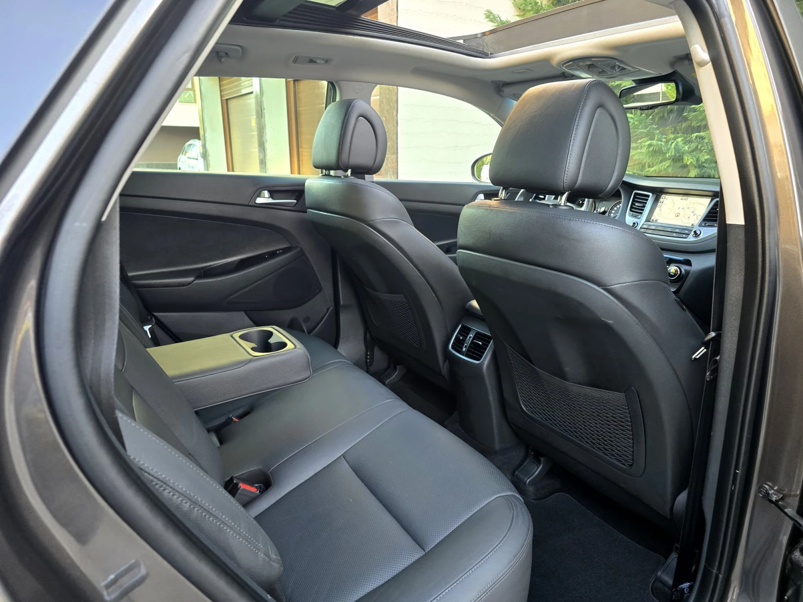 Hyundai Tucson 2.0CRDI* ПАНОРАМА* ПОДГРЕВ* КОЖА* ЕЛ.СЕДАЛКИ* ФУЛ*, снимка 13 - Автомобили и джипове - 54479177