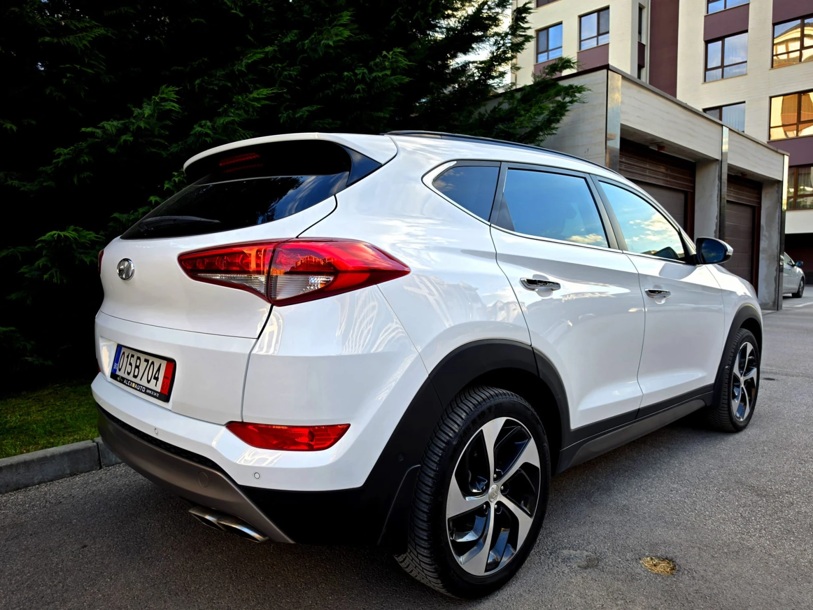 Hyundai Tucson 2.0CRDI* ПАНОРАМА* ПОДГРЕВ* КОЖА* ЕЛ.СЕДАЛКИ* ФУЛ*, снимка 5 - Автомобили и джипове - 54479177