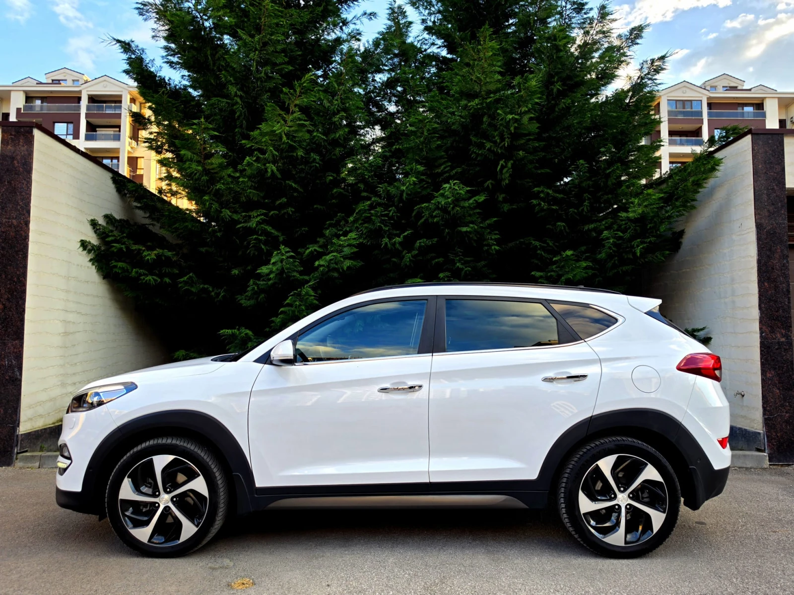 Hyundai Tucson 2.0CRDI* ПАНОРАМА* ПОДГРЕВ* КОЖА* ЕЛ.СЕДАЛКИ* ФУЛ*, снимка 8 - Автомобили и джипове - 54479177