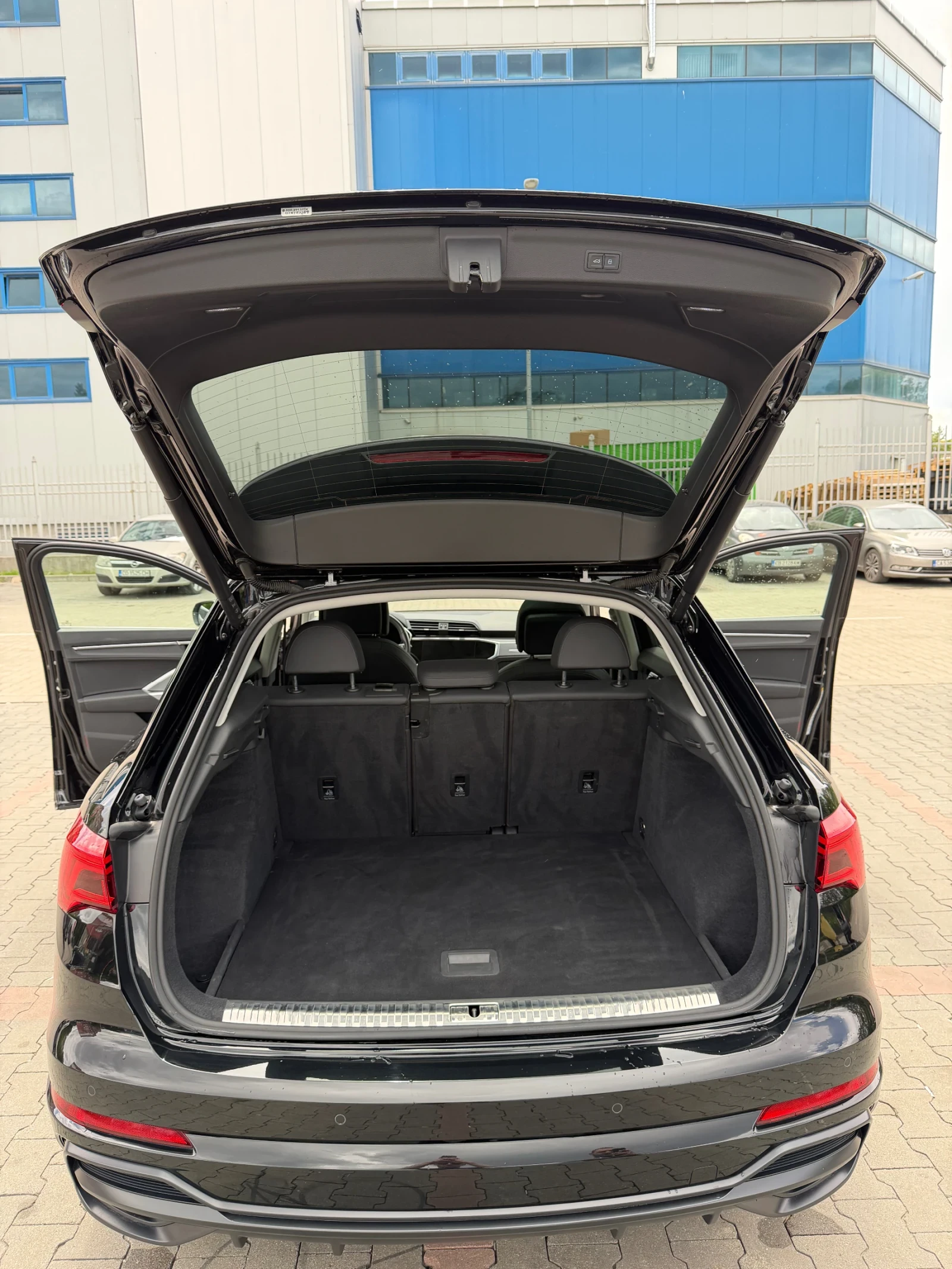 Audi Q3, снимка 8 - Автомобили и джипове - 54528223