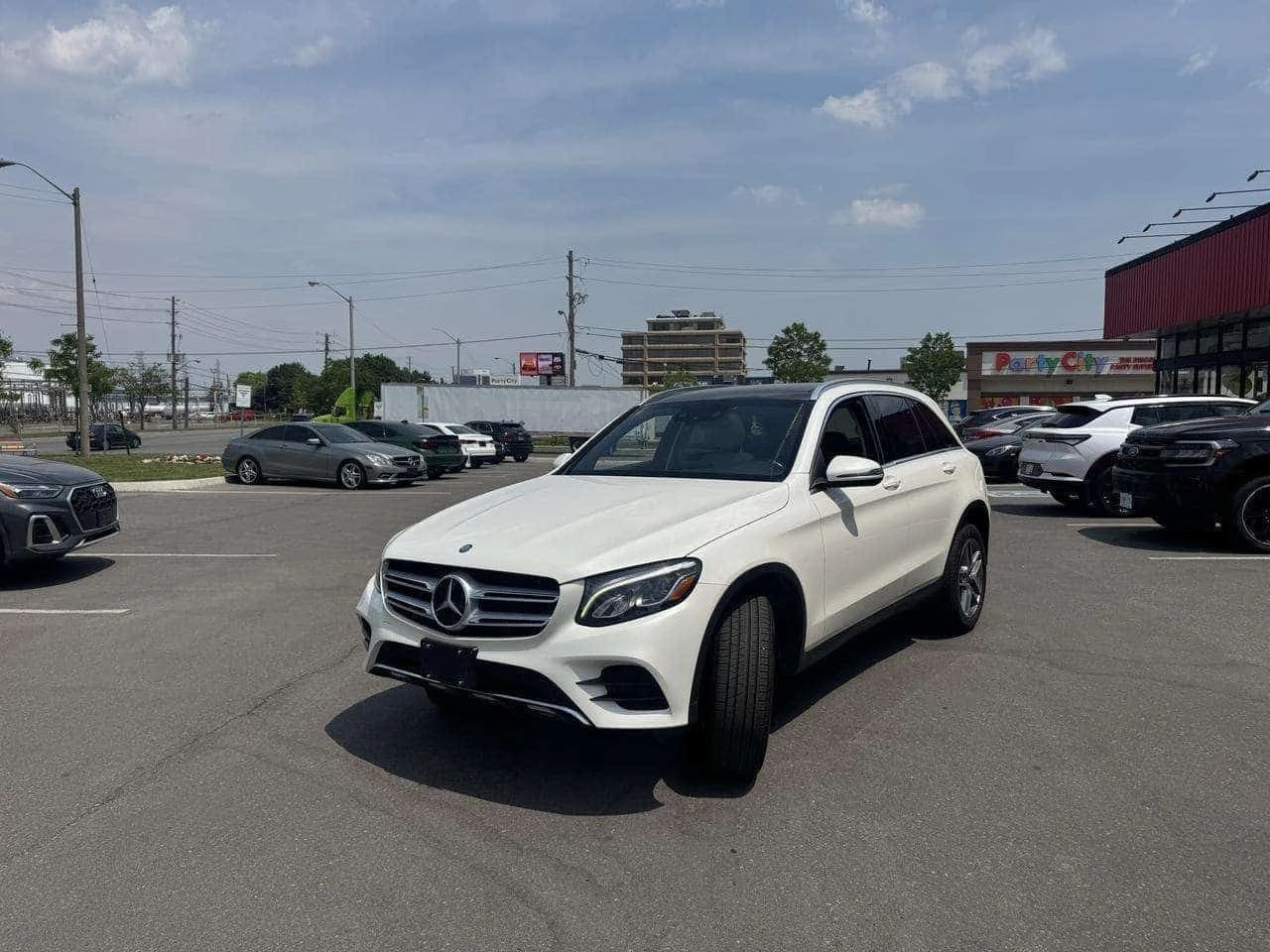 Mercedes-Benz GLC 300 * 4MATIC LEATHER PANO/ROOF NAVI B/SPOT CAMERA , снимка 3 - Автомобили и джипове - 55461139