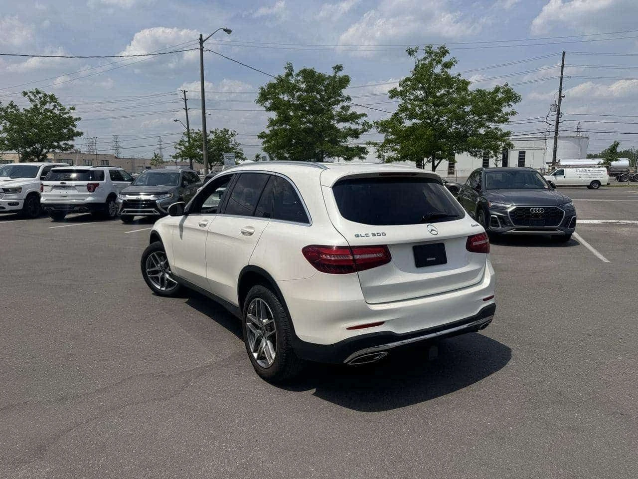 Mercedes-Benz GLC 300 * 4MATIC LEATHER PANO/ROOF NAVI B/SPOT CAMERA , снимка 5 - Автомобили и джипове - 55461139