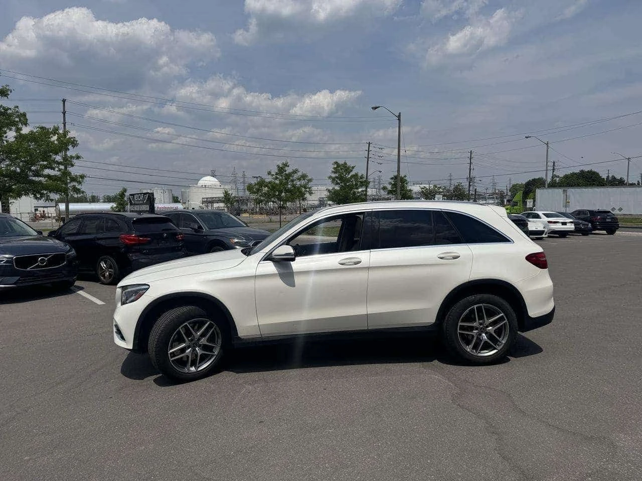 Mercedes-Benz GLC 300 * 4MATIC LEATHER PANO/ROOF NAVI B/SPOT CAMERA , снимка 4 - Автомобили и джипове - 55461139