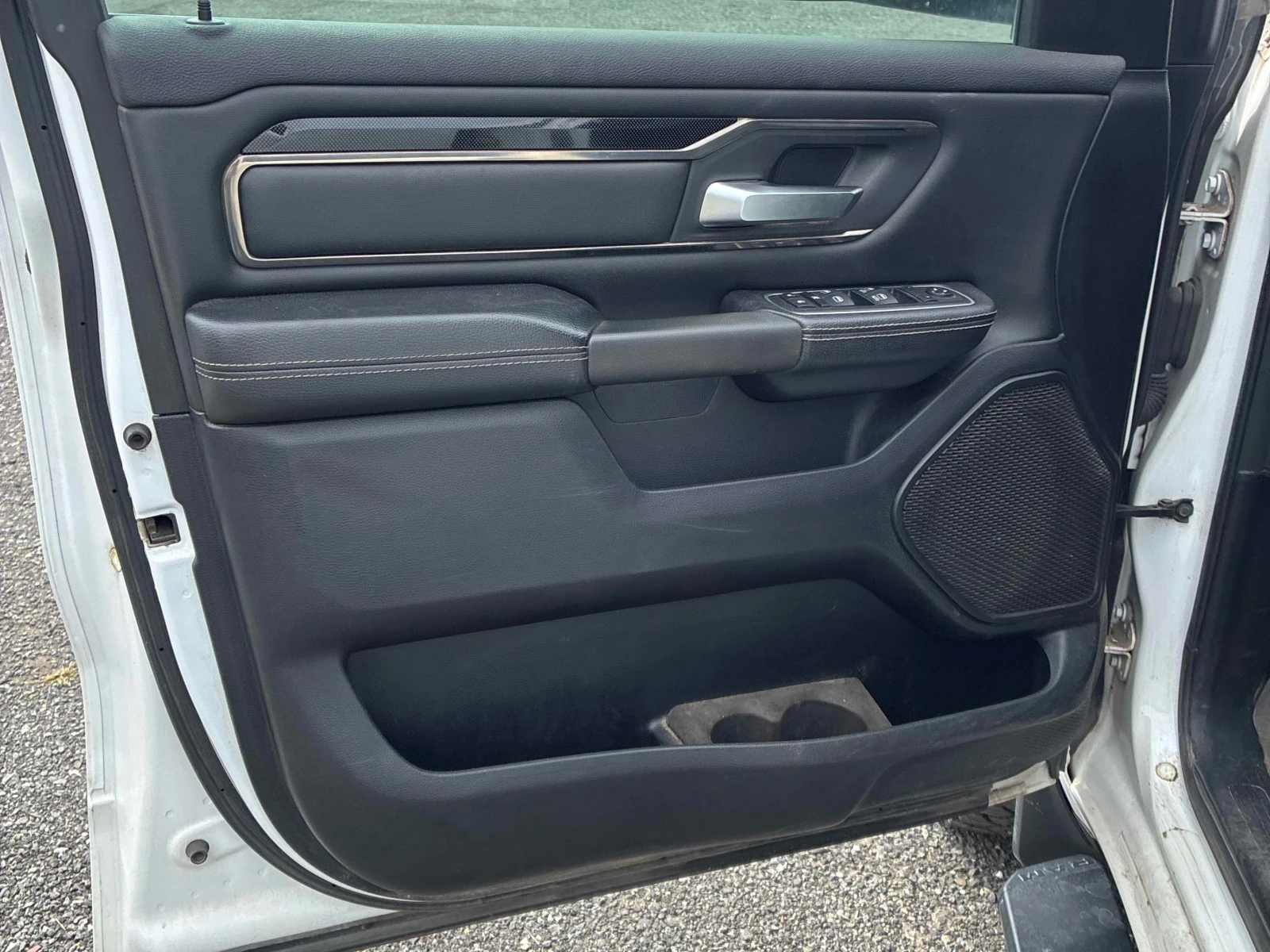 Dodge RAM 1500 * Sport 4x4 Crew Cab 5'7" Box * CARFAX * Ц, снимка 9 - Автомобили и джипове - 56139551