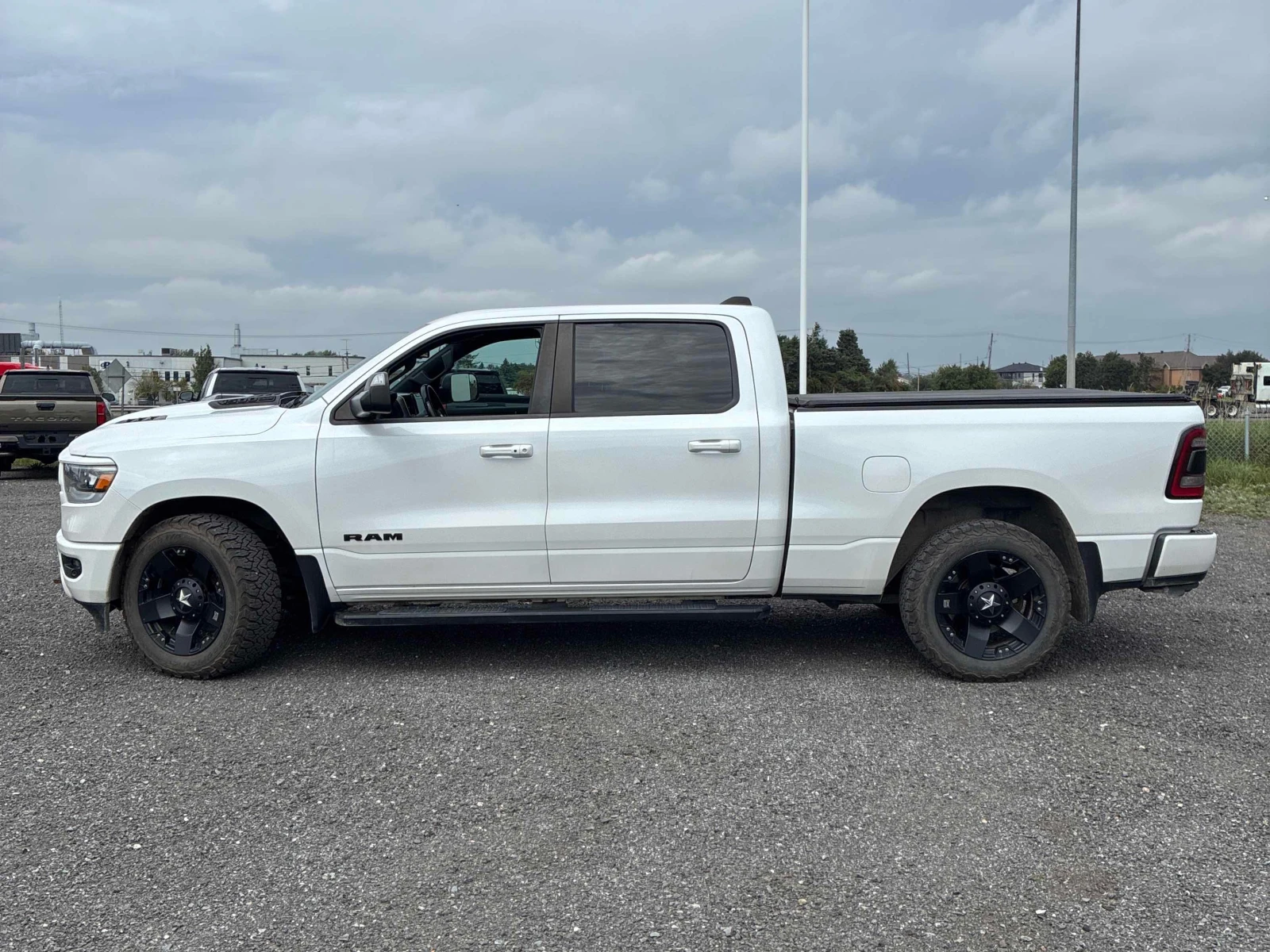 Dodge RAM 1500 * Sport 4x4 Crew Cab 5'7" Box * CARFAX * Ц, снимка 2 - Автомобили и джипове - 56139551
