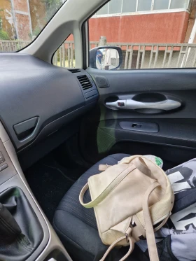Toyota Auris D4D, снимка 6
