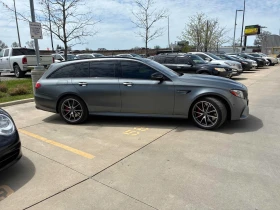 Mercedes-Benz E 63 AMG S * 4MATIC * ПОДГРЕВ * ПАНОРАМА * CARFAX, снимка 3