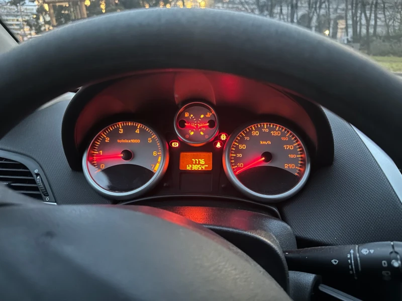 Peugeot 207, снимка 6 - Автомобили и джипове - 48390153