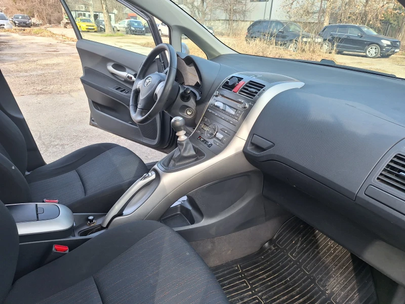 Toyota Auris БЕНЗИН-6ск.FEISLIFT, снимка 8 - Автомобили и джипове - 49566614