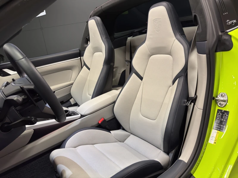 Porsche 911 4GTS PTS Acidgreen, снимка 9 - Автомобили и джипове - 52130716