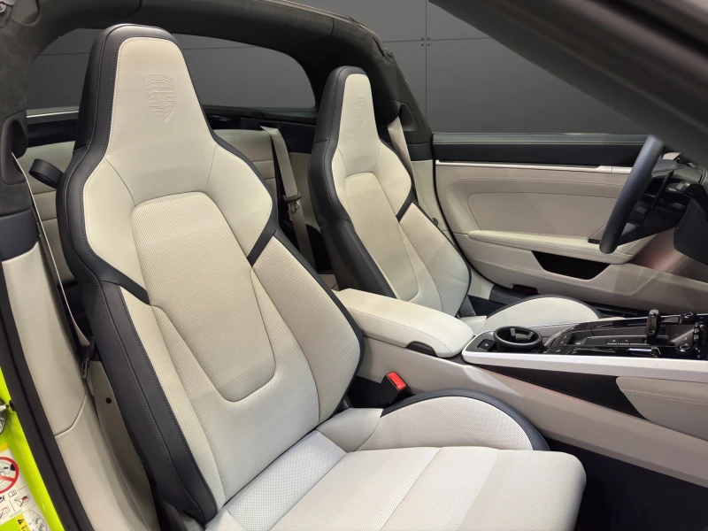 Porsche 911 4GTS PTS Acidgreen, снимка 15 - Автомобили и джипове - 52130716