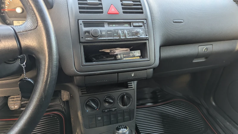 VW Polo, снимка 5 - Автомобили и джипове - 52252527