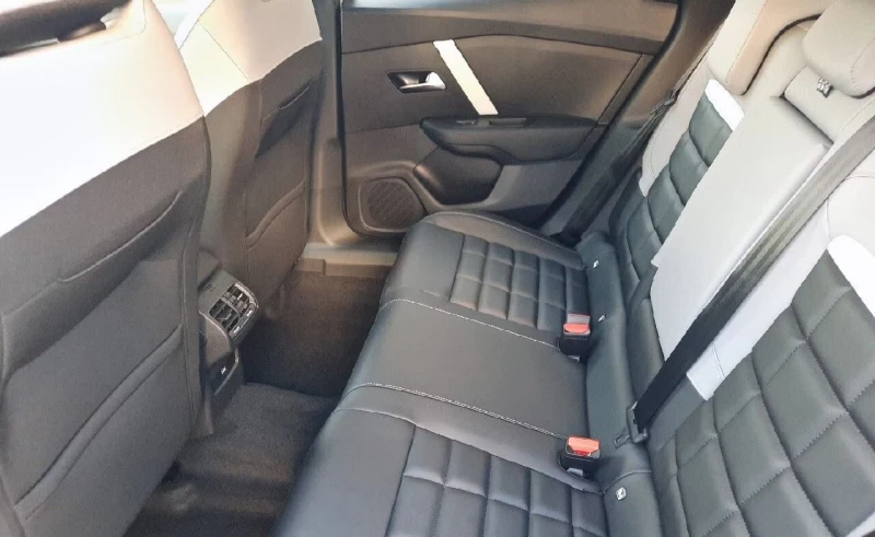 Citroen C4 1.2MHEV/136HP/MAX/CAM/DIGI/LED/NAVI/KLESS/559g, снимка 14 - Автомобили и джипове - 52331080