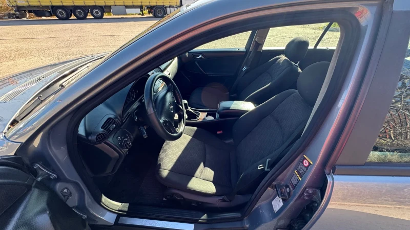 Mercedes-Benz C 200 C200D, снимка 12 - Автомобили и джипове - 52597968