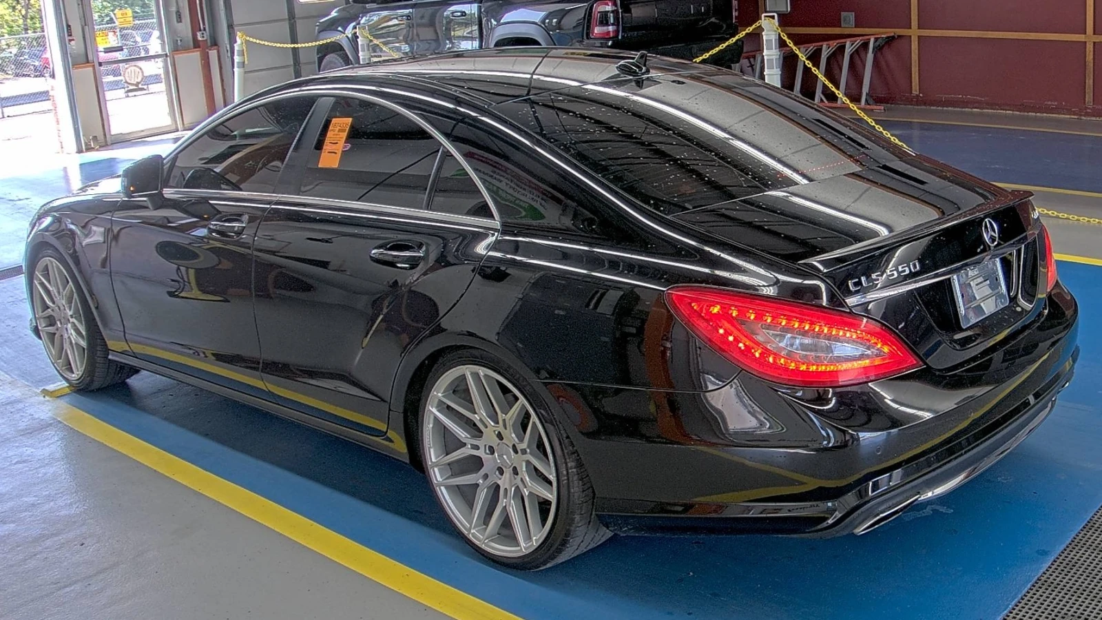 Mercedes-Benz CLS 500 AMG* PACK* 4MATIC* HARMAN* KARDON* ОБДУХВАНЕ* МАСА - изображение 4