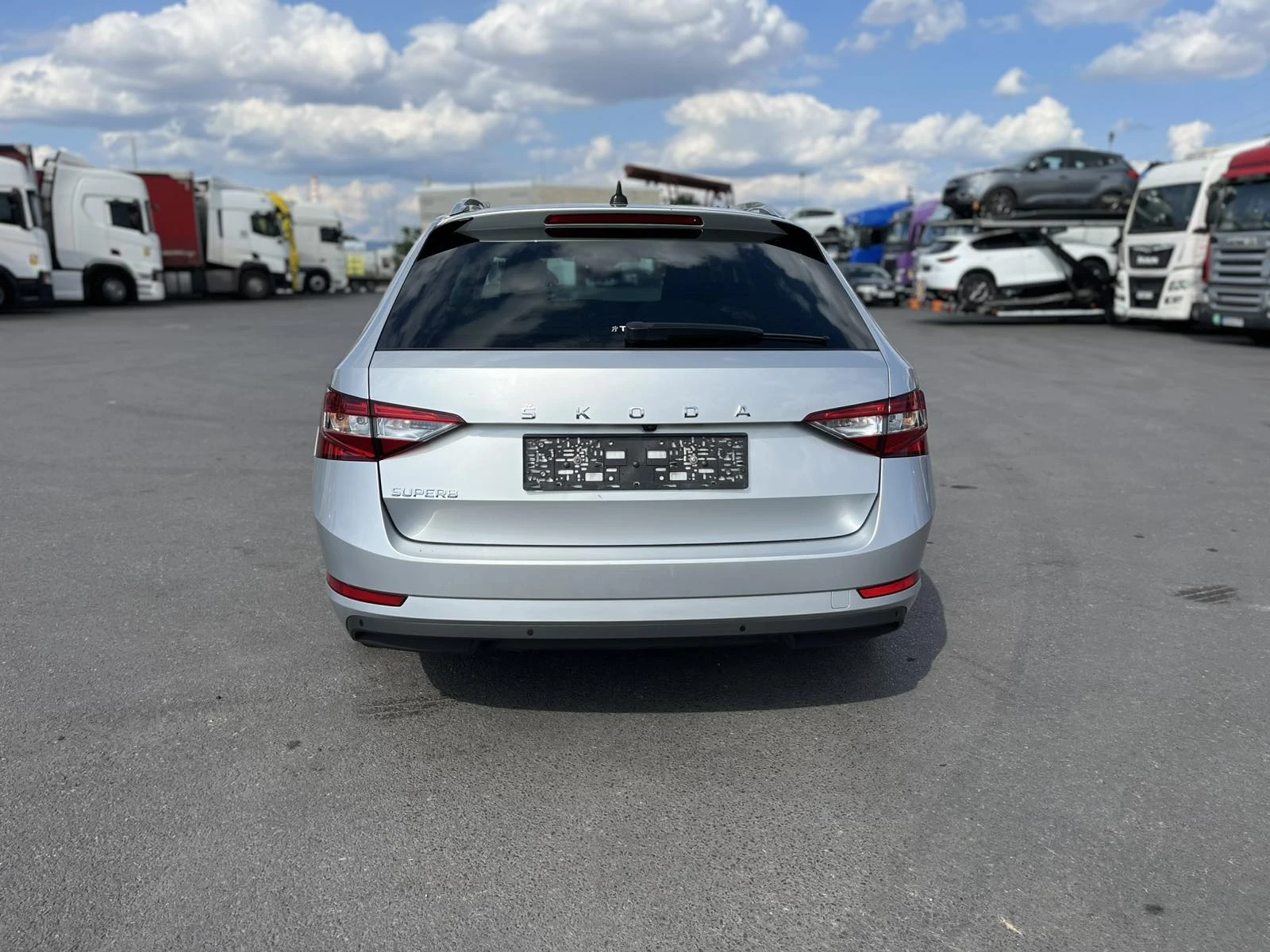 Skoda Superb 2.0 TDI - изображение 7