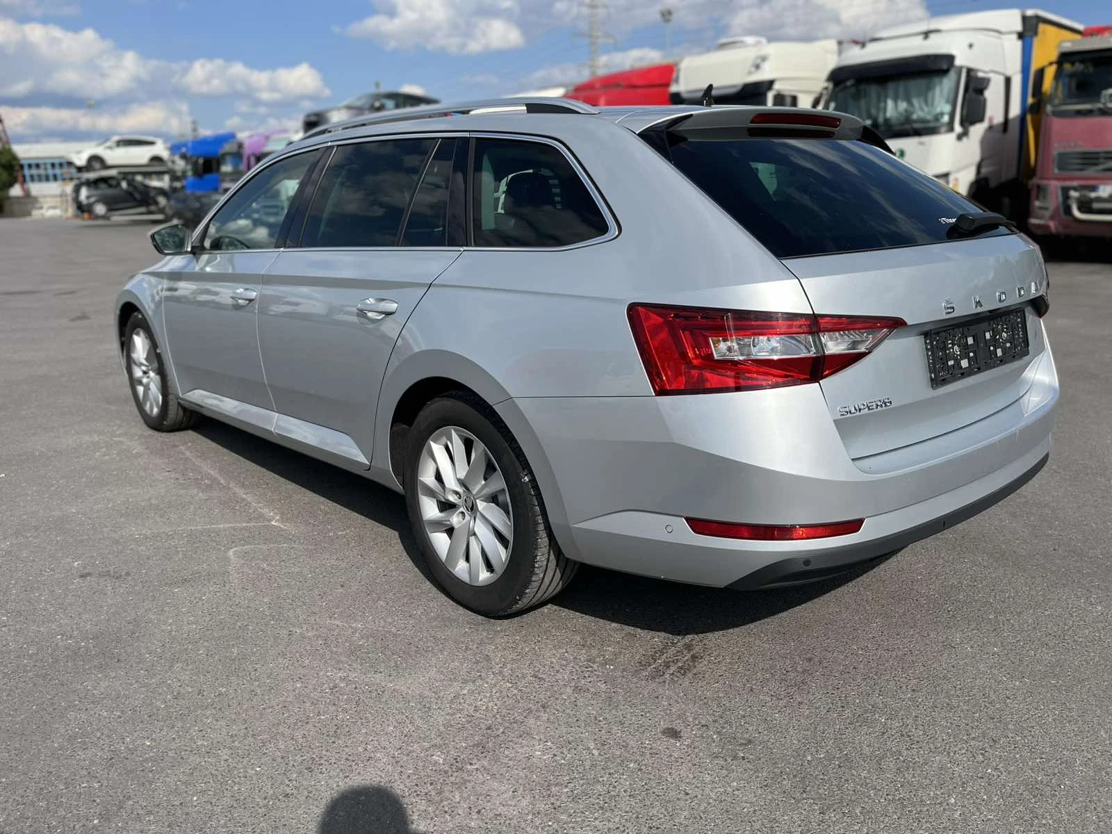 Skoda Superb 2.0 TDI - изображение 3