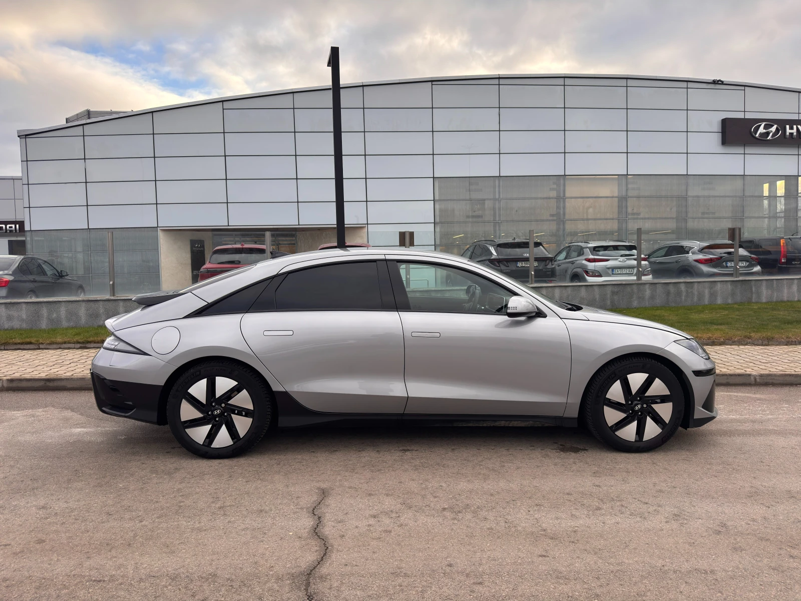 Hyundai Ioniq 6 EXCLUSIVE EV 77kWh RWD - изображение 4