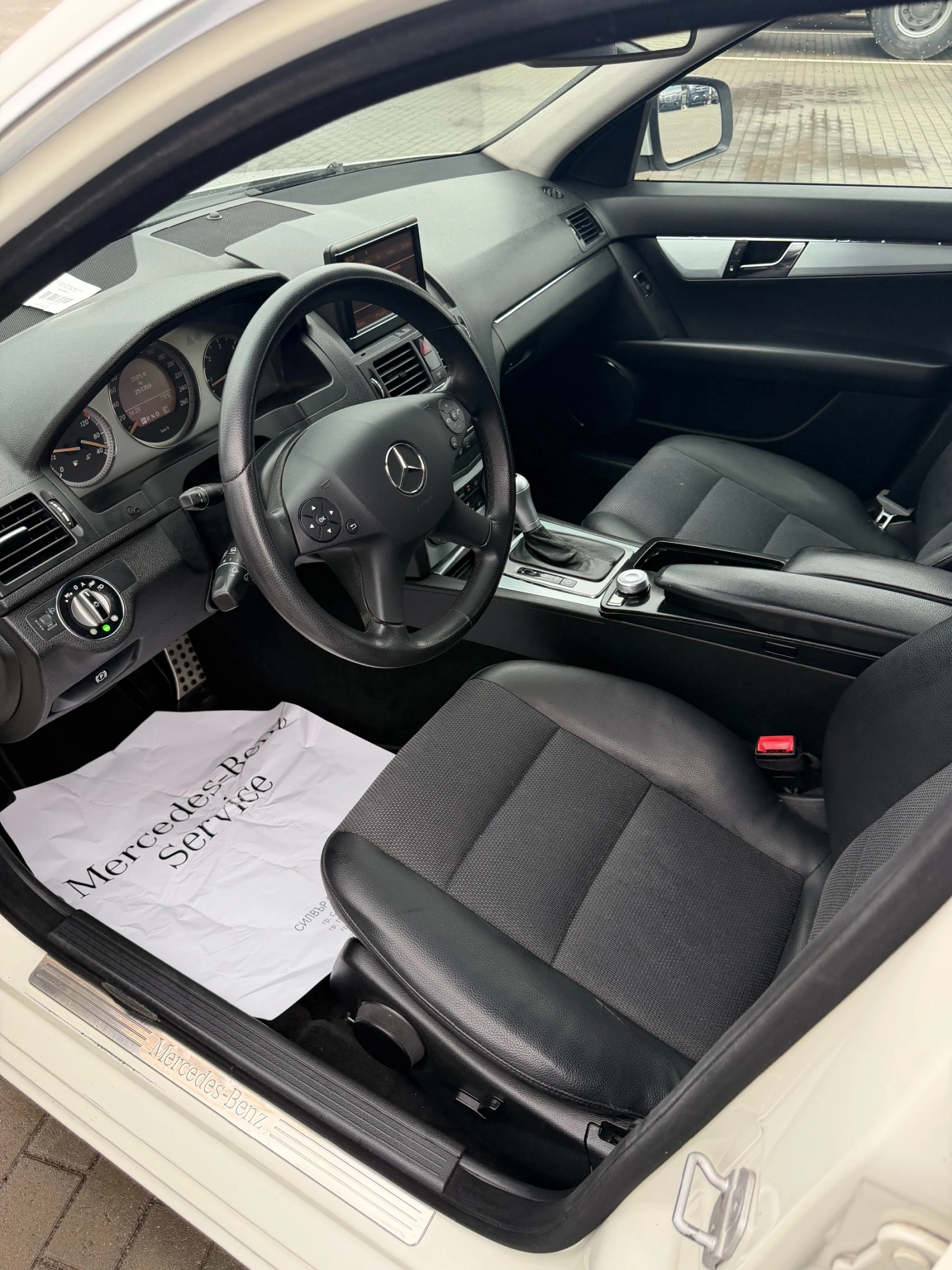 Mercedes-Benz C 220 2.2CDI/Автомат, снимка 9 - Автомобили и джипове - 54047277