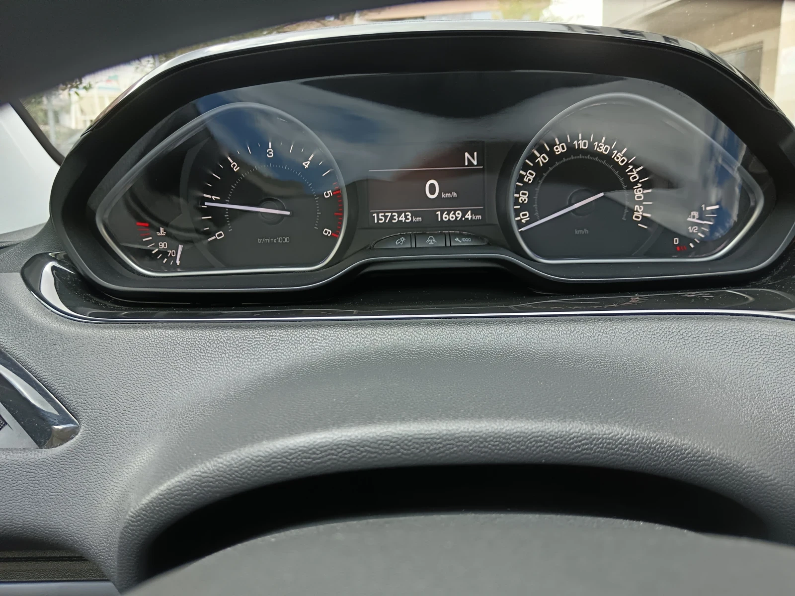 Peugeot 208 1.4 E-HDI, снимка 14 - Автомобили и джипове - 54168632