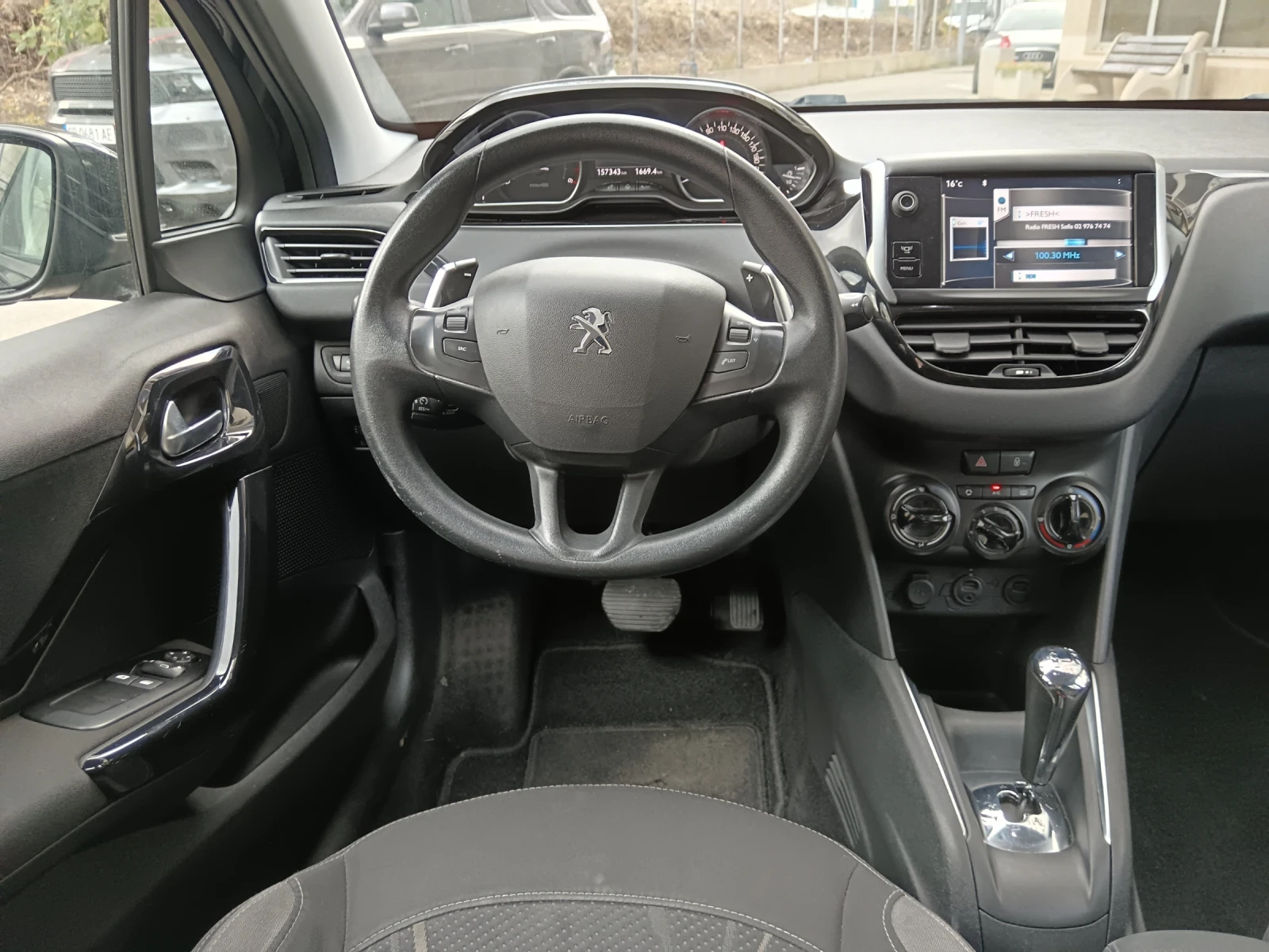 Peugeot 208 1.4 E-HDI, снимка 9 - Автомобили и джипове - 54168632