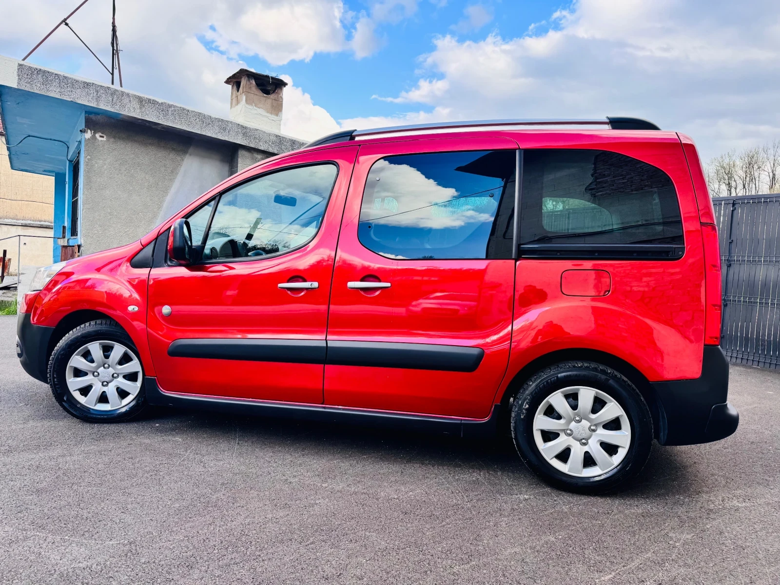 Peugeot Partner 1.6hdi* Tepee* TOP, снимка 4 - Автомобили и джипове - 54284731