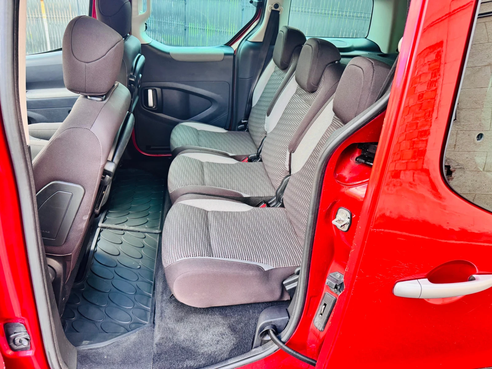 Peugeot Partner 1.6hdi* Tepee* TOP, снимка 9 - Автомобили и джипове - 54284731