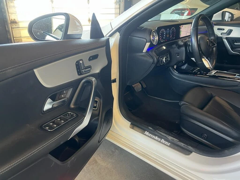 Mercedes-Benz CLA * KEYLESS * AWD * Автокредит * (Цена до България), снимка 12 - Автомобили и джипове - 55572079
